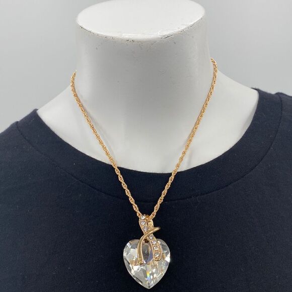 3For$15 Titanic Heart Necklace Gold Plated - Picture 1 of 6